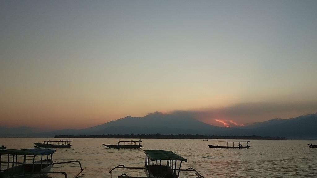 Fantastic Cottages Gili Meno Exterior photo