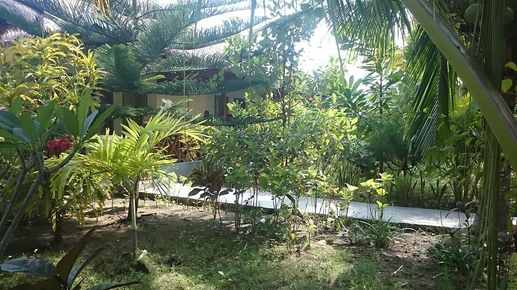 Fantastic Cottages Gili Meno Exterior photo