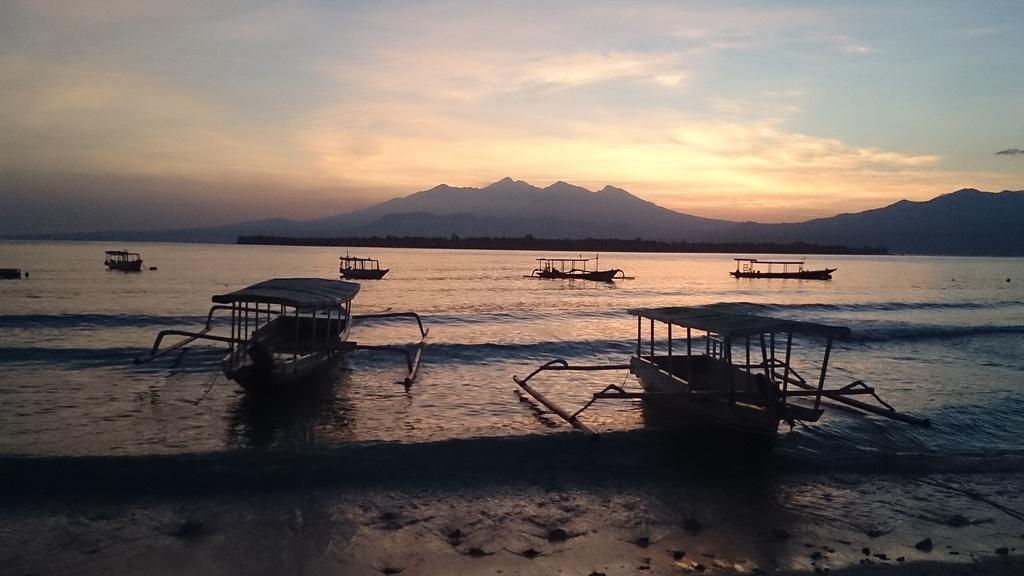 Fantastic Cottages Gili Meno Exterior photo