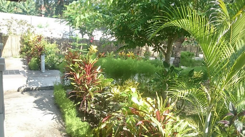 Fantastic Cottages Gili Meno Exterior photo
