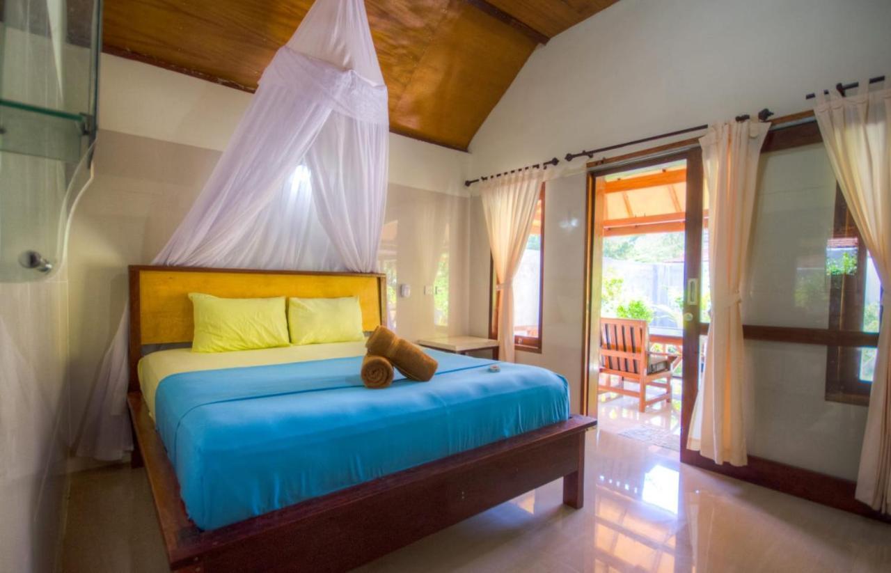 Fantastic Cottages Gili Meno Exterior photo
